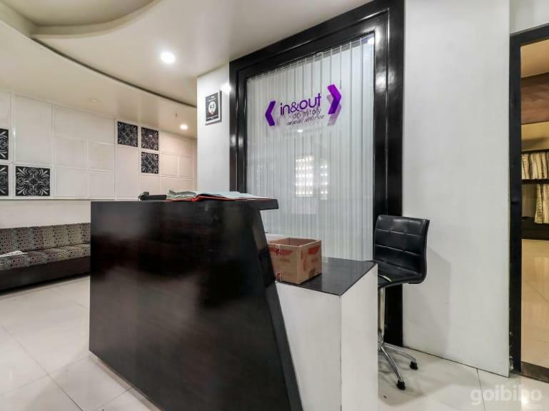 In & Out Dormitory อาเมดาบัด ภายนอก รูปภาพ