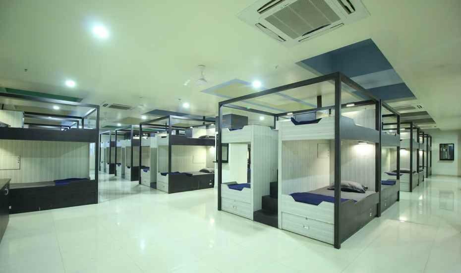 In & Out Dormitory อาเมดาบัด ภายนอก รูปภาพ